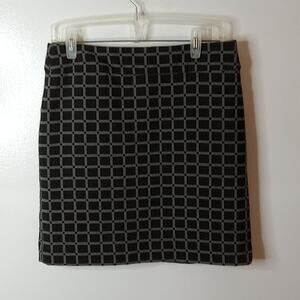 Loft Women's squared pattern Zippered pencil Size 8 skirt. CAREER